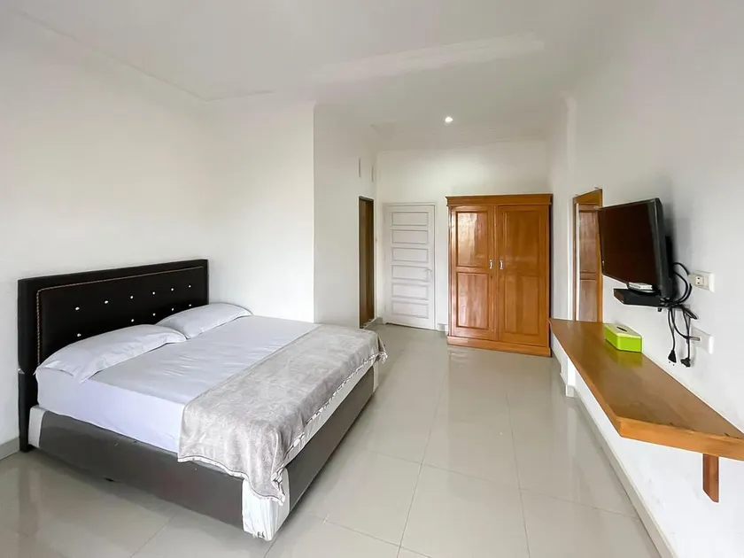 Hotel Lucky 21 Syariah Mitra RedDoorz - Image 1