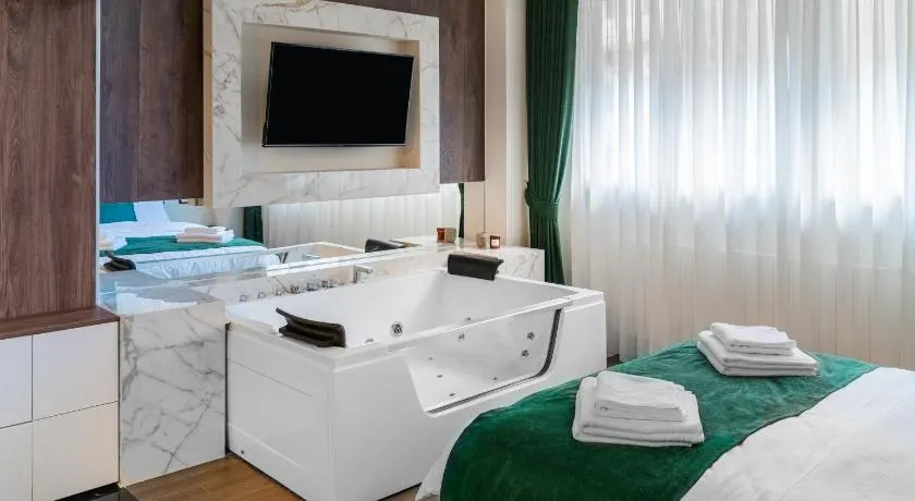 9 Nine - Luxury Apartments & Suites - Image 1