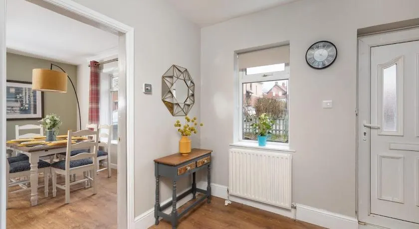 Entire house in Gateshead, Sleep 5,Garden, Parking - Image 1