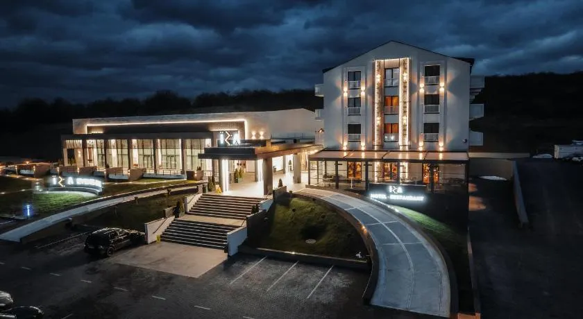 Iza Hotel - Image 1
