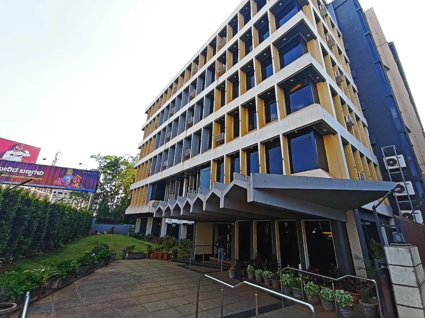 Sanman Deluxe Lodge - Image 1