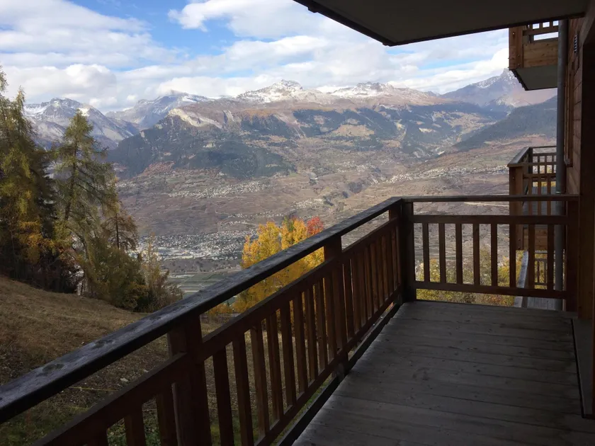 Lovely apartment with mountain views - Image 1