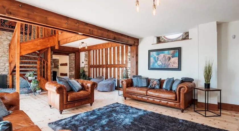 Stunning Large 4 Bed Country House with Hot tub - Pass the Keys - Image 1