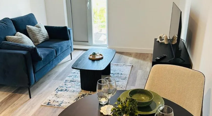 Stylish Modern 1-Bed Apartment - Image 1