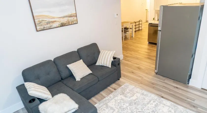Luxury One Bedroom Private Apartment just 7 minutes from the Airport - Image 1