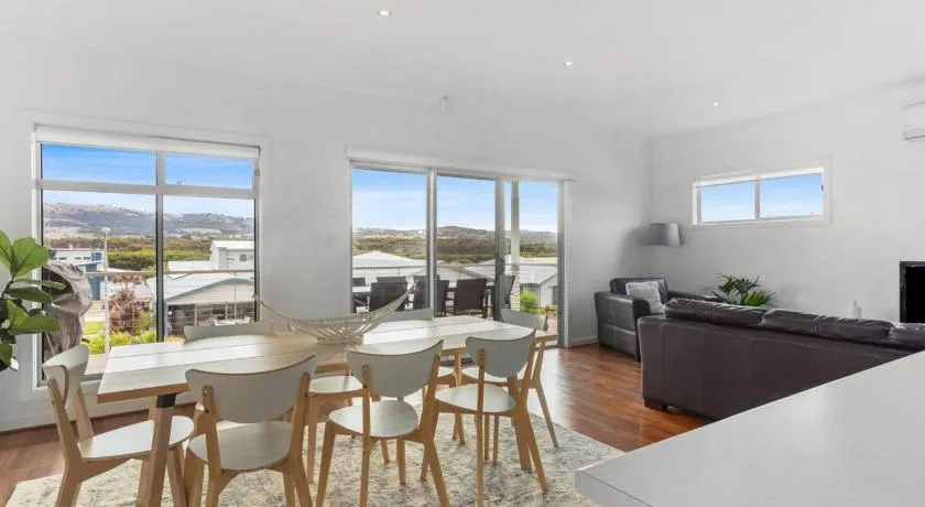 Castaway Beach House - Countryside Views by the Sea - Image 1