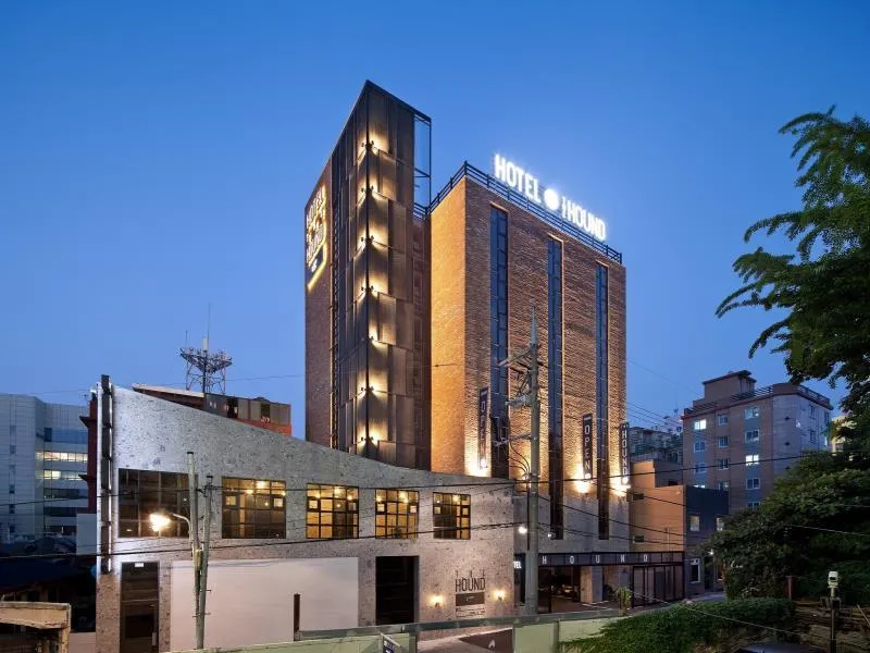 The Hound Hotel - Image 1