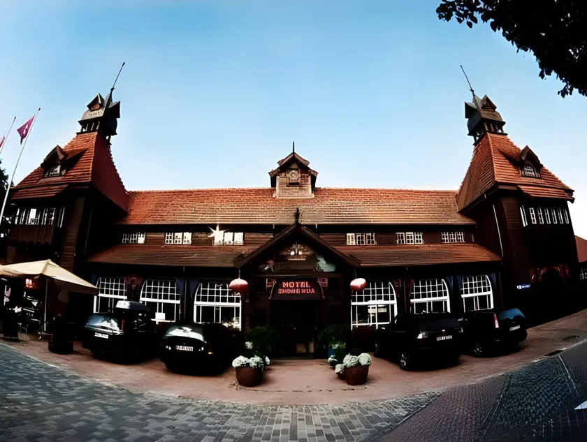 Hotel Zhong Hua - Image 1