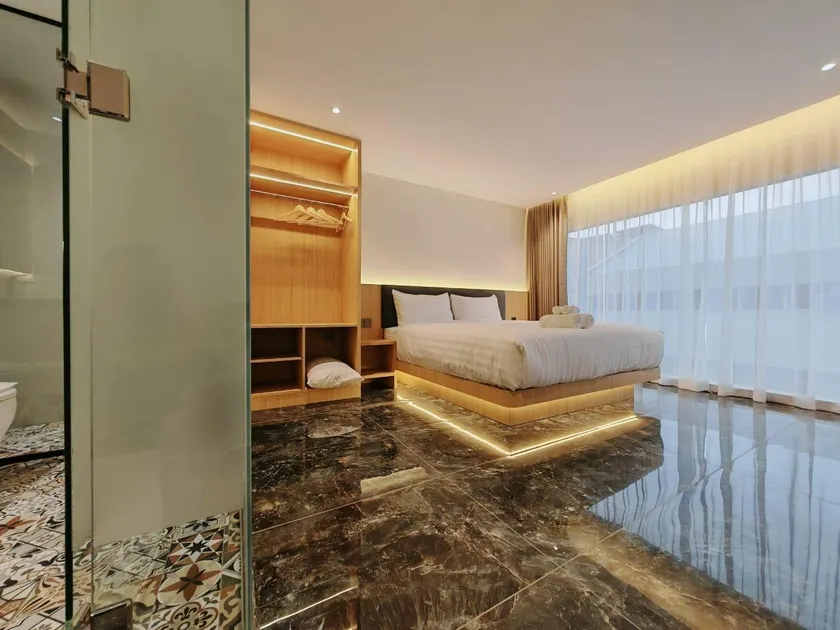 Hotel Classic - Image 1