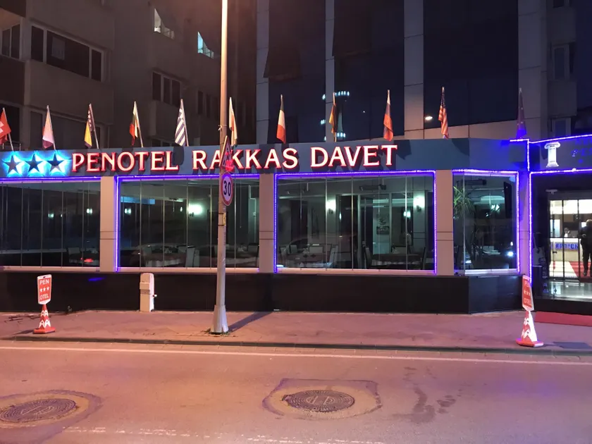 PEN HOTEL - Image 1