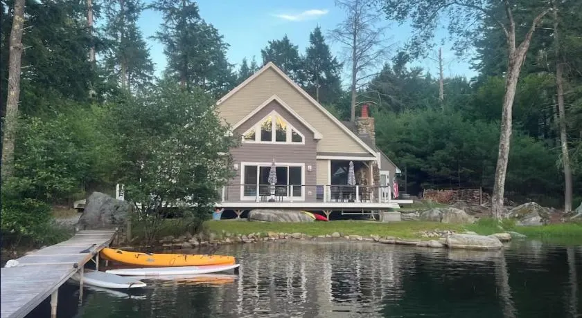 Bear Island Dockhouse - Paddle, Swim & Trails - Image 1