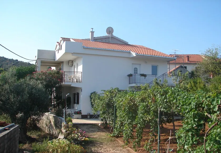 Apartment Slaven A3 Vinisce, Riviera Trogir - Image 1
