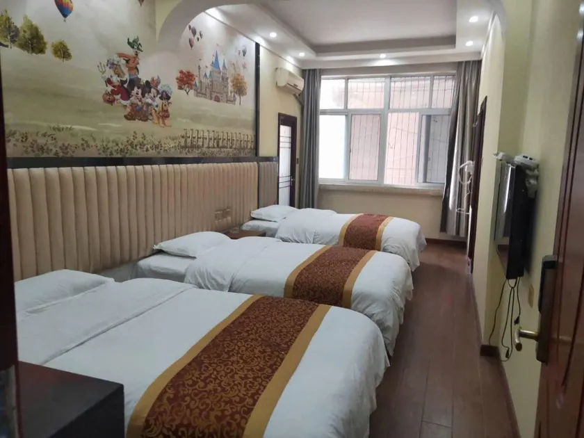 Xinxing Business Hotel - Image 1