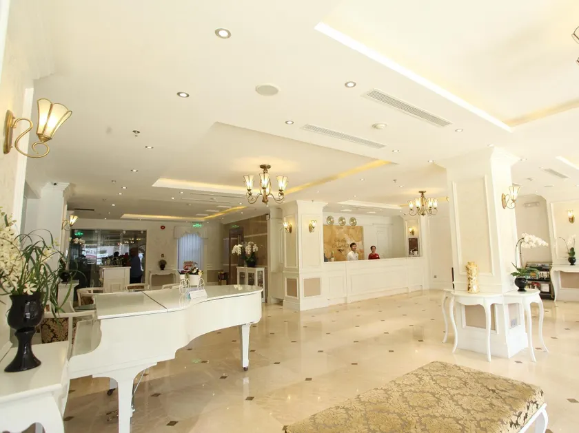 City Bay Palace Hotel - Image 1