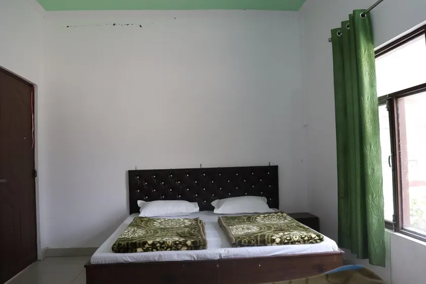 Hotel Mount Inn - Image 1