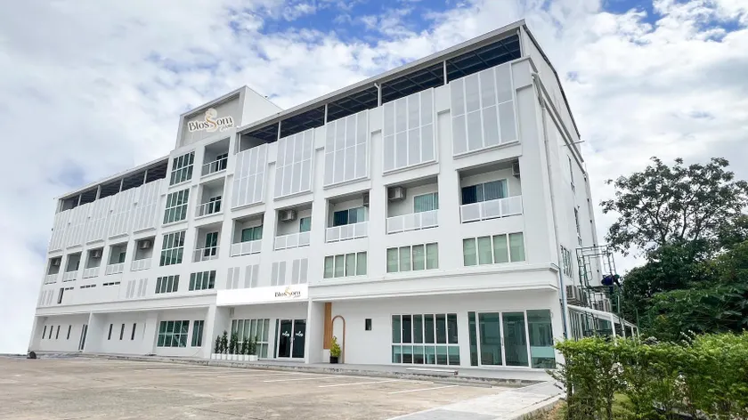 โรงแรมบลอสซั่ม เพชรบูรณ์ Blossom Hotel - Image 1