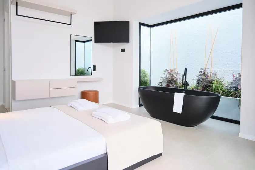 Ashta Suites / Color Block - Image 1