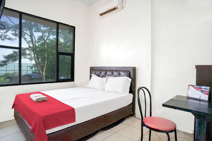 OYO 92609 Guest House Malay Singkawang - Image 1