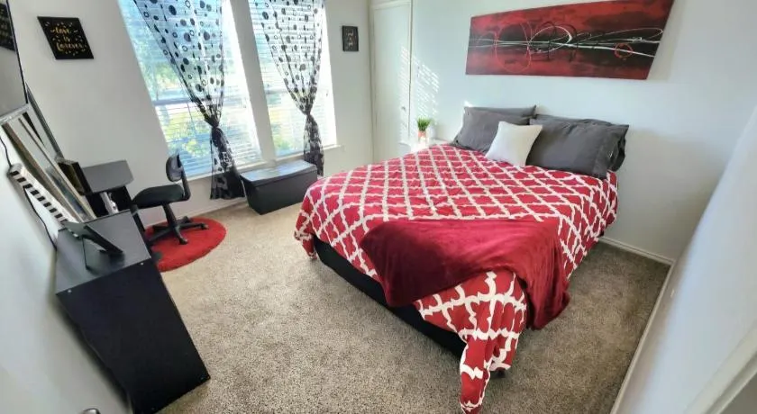 Comfortable Queen Bedroom with workspace - Image 1