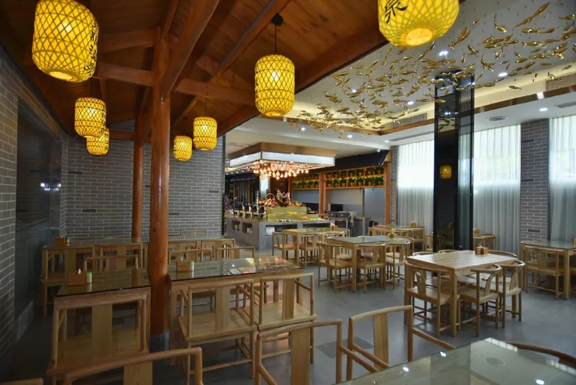 Quanyan Hotspring Holiday Hotel - Image 1