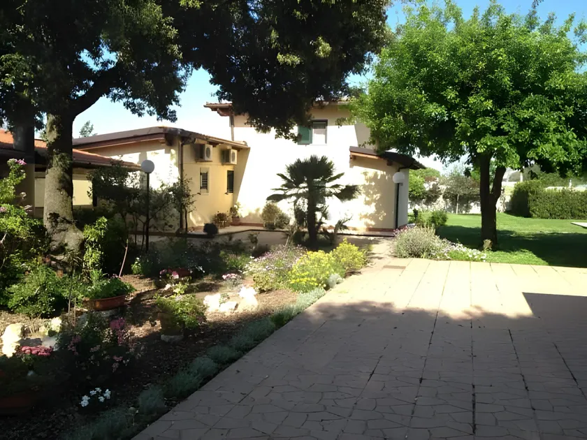 I Lecci Guesthouse - Image 1