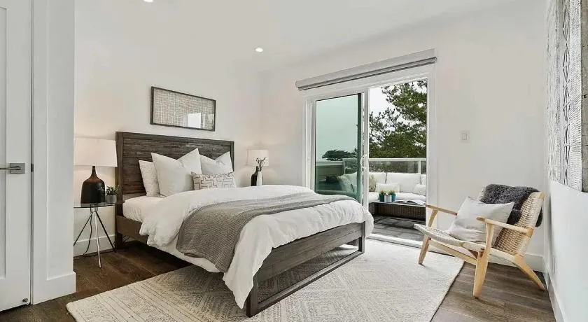 Cozy Room with Private Bathroom & Fast WiFi - Image 1