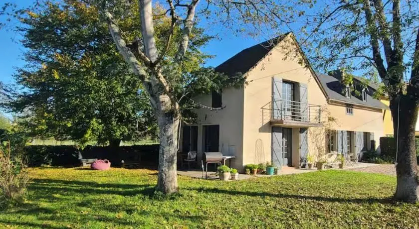Chambre dans grande maison au calme face aux Pyrénées avec salle d'eau et WC privatifs - Image 1