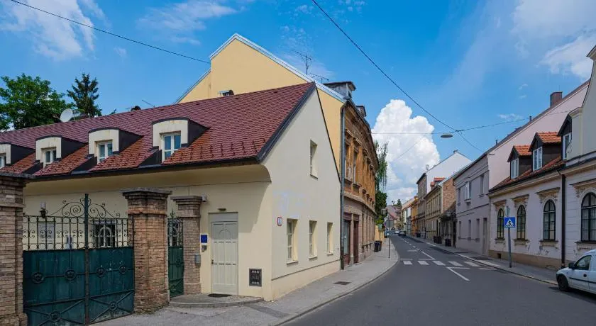 Paon Boutique Apartments - Image 1