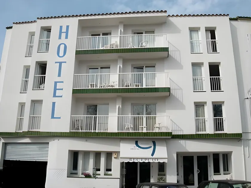 Hotel Nou Estrelles - Image 1