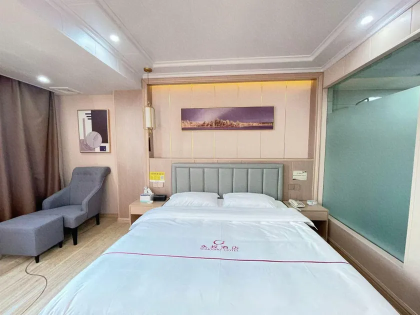 Uncle Yong Hotel - Image 1