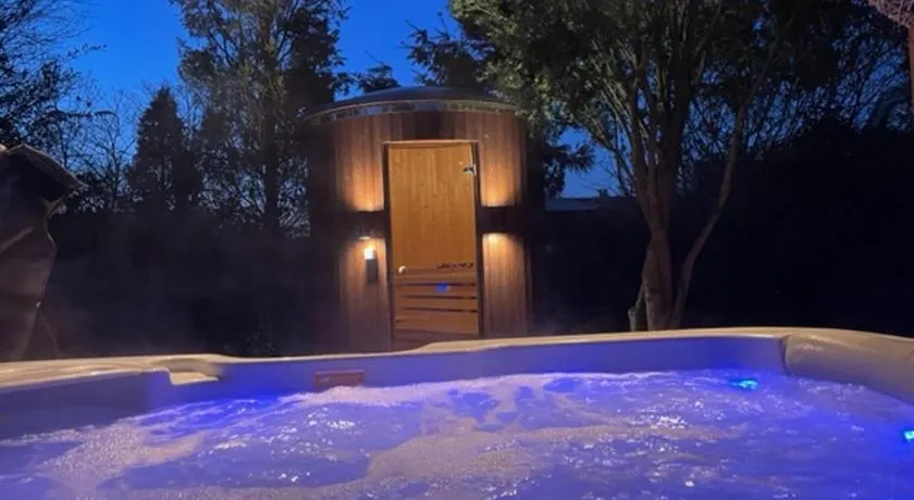 Wellness Bungalow Bolder 5p Amsterdam and the beach - Image 1