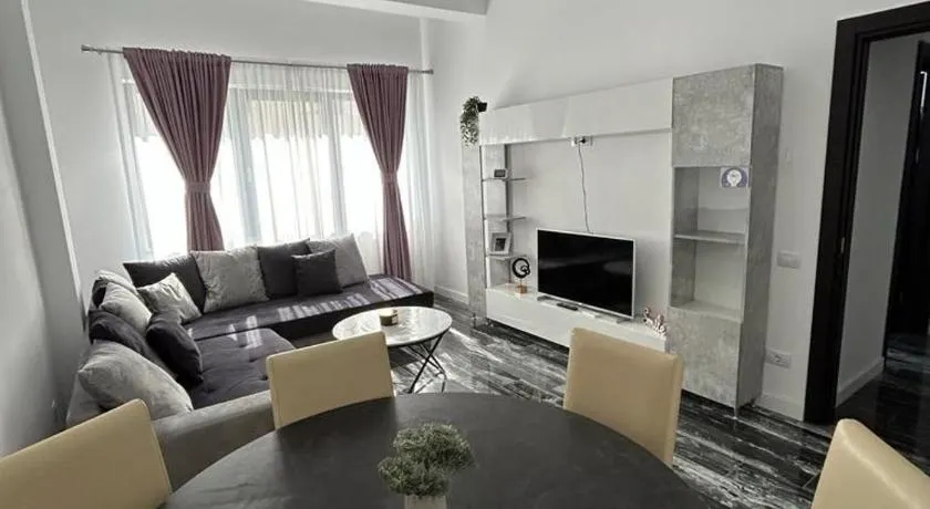 Cozy One-Bedroom Apartments Suceava - Image 1