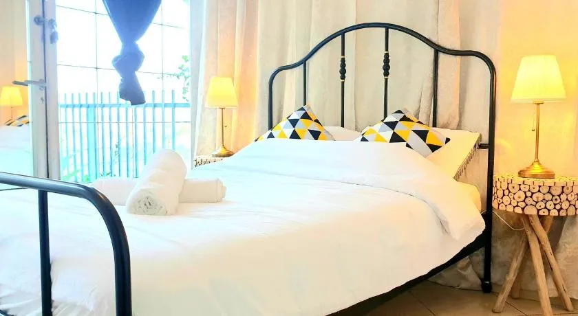 Pleasant Cozy Sunny Room with Garden - Image 1