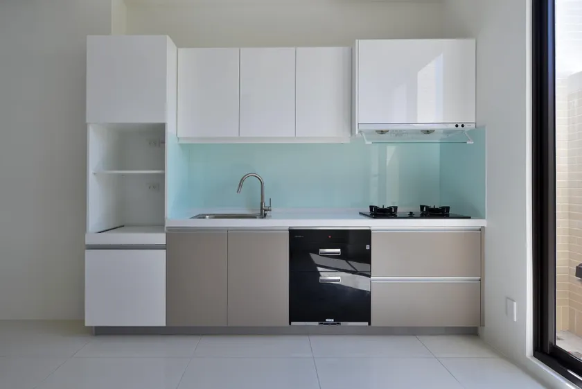 Beauty House - Image 1
