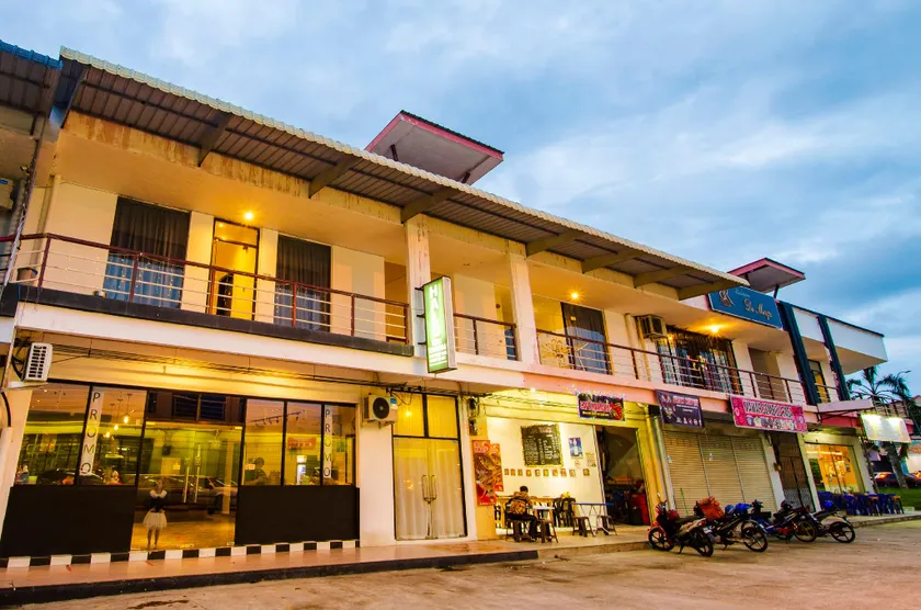 Halo Hotel - Image 1