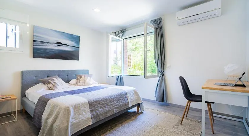 Exclusive quietness in the heart of Madrid with Public Parking, Breakfast, 2 bathrooms - Image 1