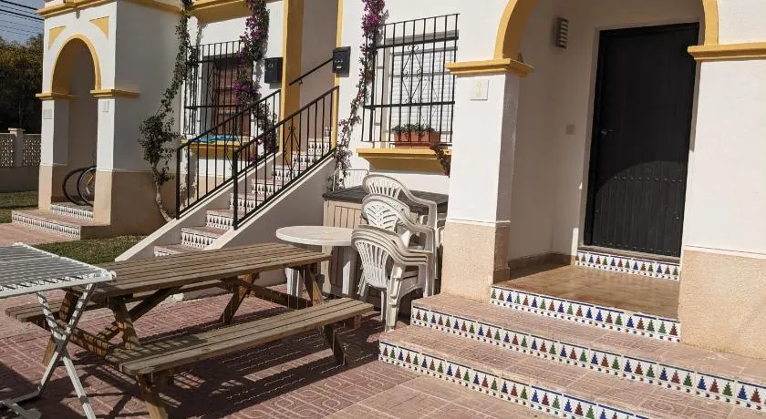 El Mirador, Villamartin, Refurbished,cot to hire, WIFI, pool, parking - Image 1
