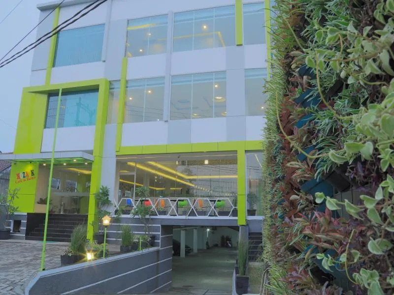 Fresh Hotel - Image 1