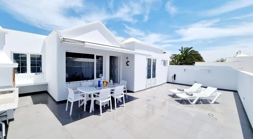 Luxury Coral Beach first line of the sea - Image 1