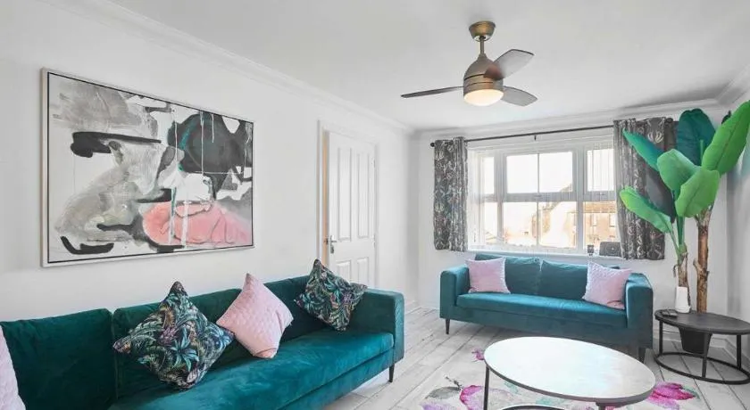 Cornish Haven -Spacious 4 Bed House by Launceston - Image 1