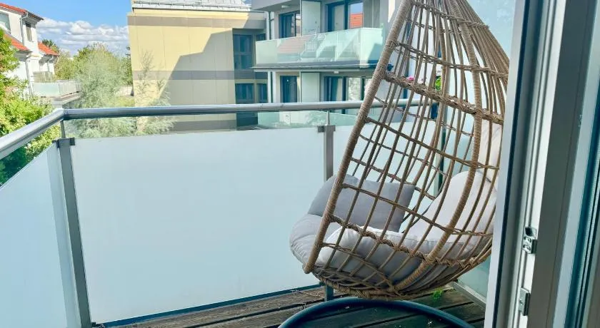 145 m2 4-Bedroom Apartment with Balcony & Free Parking - Image 1