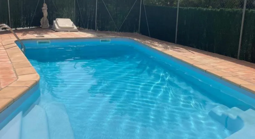 Air Conditioned "Casa Tropicana" Villa-Sleeps 10-Free WiFi-Private Pool-Free Parking - Image 1
