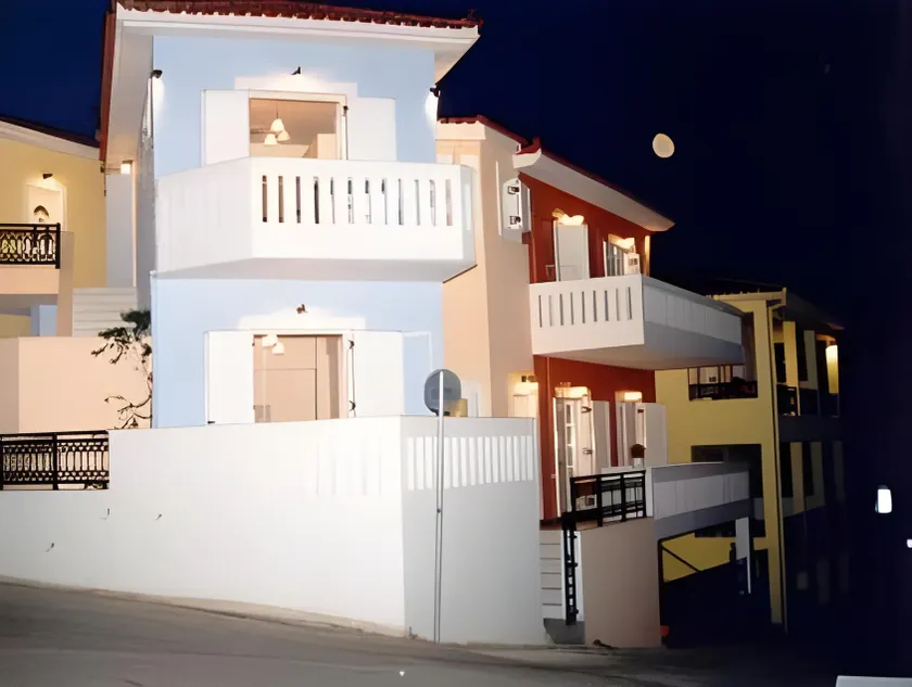 Vasilis Apartments Beachfront - Image 1