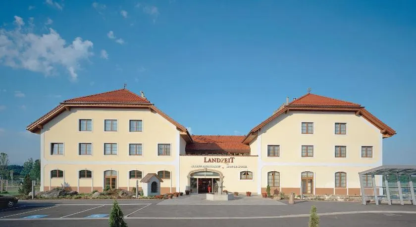 Landzeit Restaurant Voralpenkreuz - Image 1