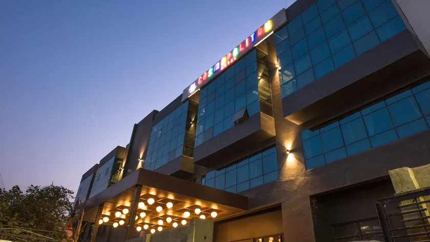 Cosmopolitan Hotel Indore - Image 1
