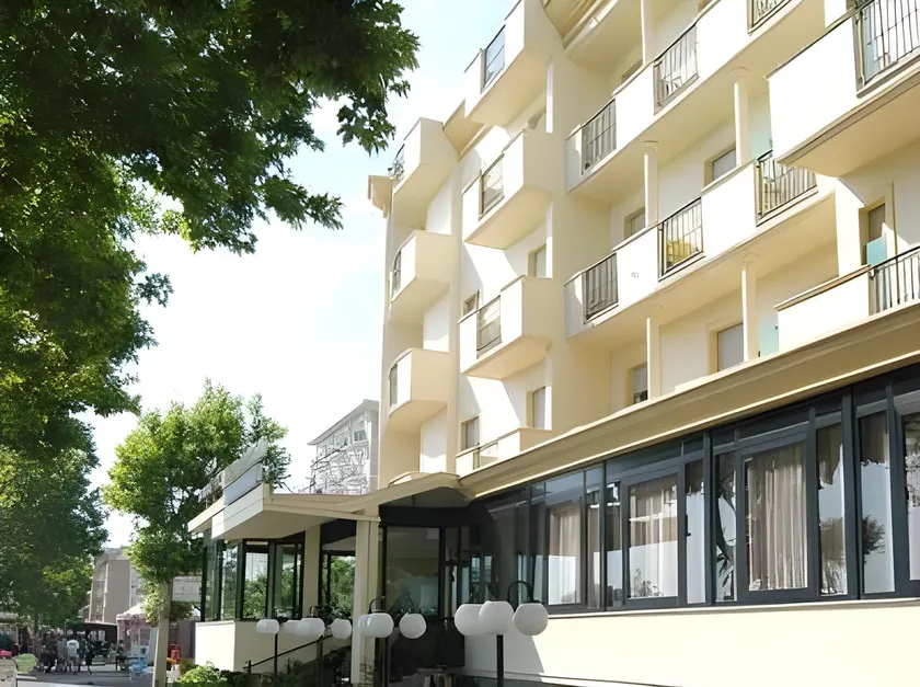 Hotel Garden - Image 1