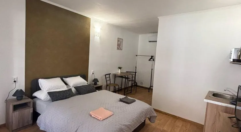 Lola Apartman - Image 1