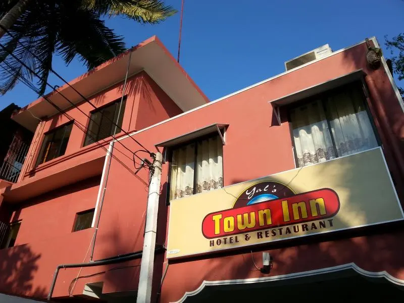 Yal's Town Inn - Image 1
