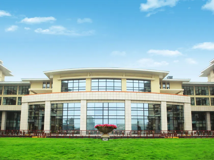 New Century Kaifeng Grand Hotel - Image 1
