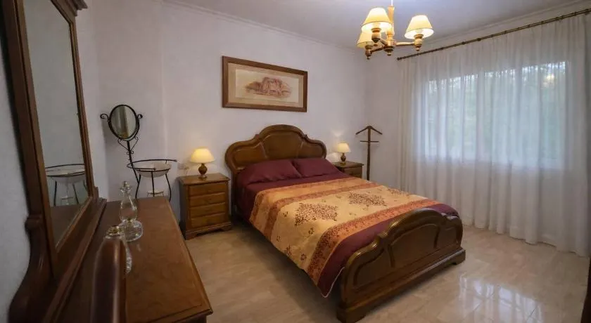Isa Rooms Sarria - Image 1